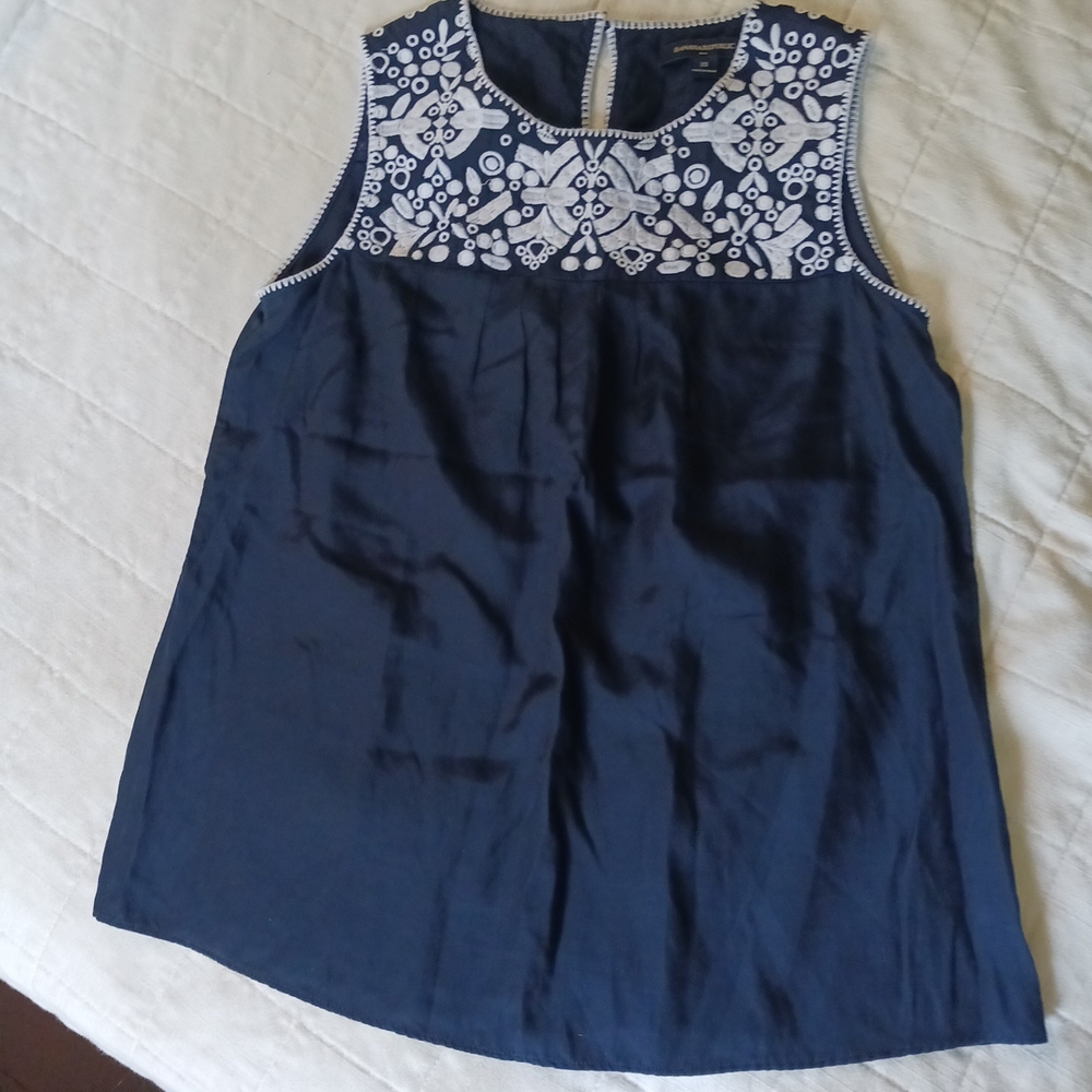 Banana Republic Womans Navy Blue Embroidered Sleeveless Top XS